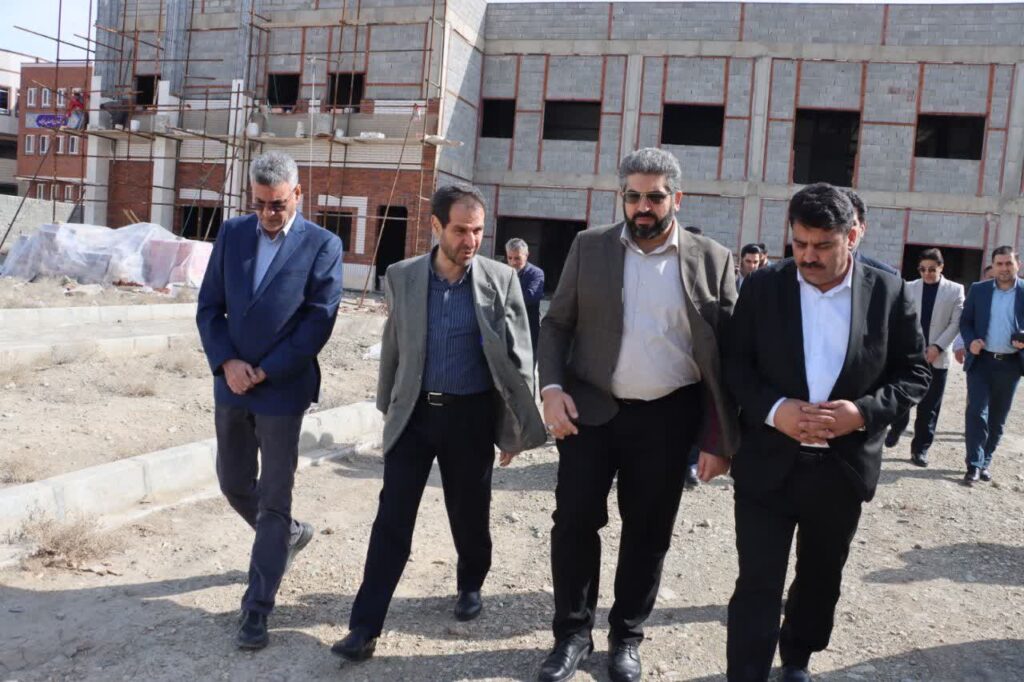 بازدید فرماندار شهرستان شهریار از درمانگاه تخصصی در حال احداث موقوفه شادروان میرزا احمد خان بـَدِر در نصیرآباد
