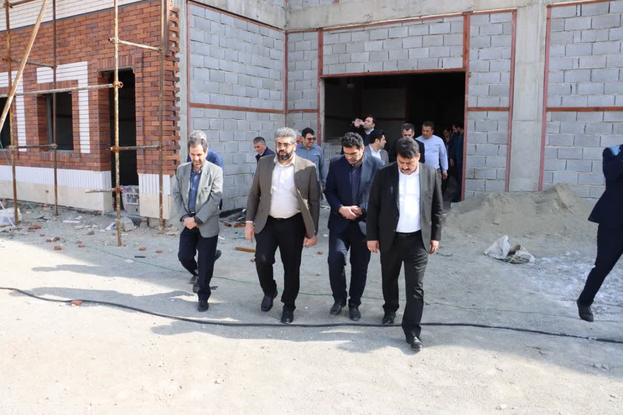 بازدید فرماندار شهرستان شهریار از درمانگاه تخصصی در حال احداث موقوفه شادروان میرزا احمد خان بـَدِر در نصیرآباد