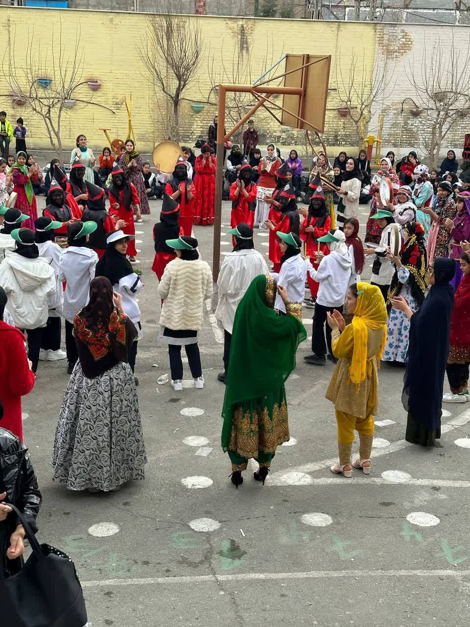 برگزاری جشن عید نوروز در مدرسه 15 خرداد و هاجر نصیرآباد به همت موقوفه بدر